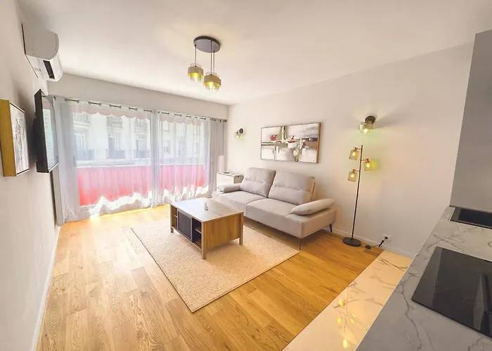 Center Massena Apartment