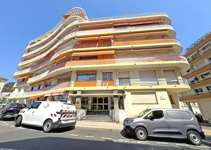 Center Massena * Μεντόν